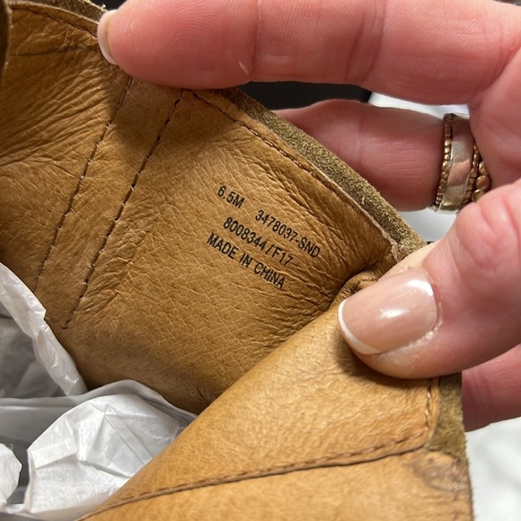 NIB Frye Danica Lug Combat Peep Toe Heeled Lace UP Bootie Size 6.5 in Sand Suede - Picture 11 of 12